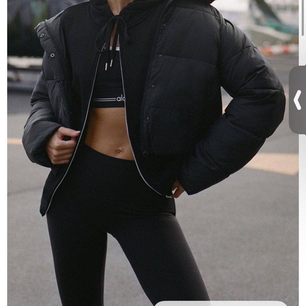 ALO Yoga Women's Gold Rush Black Puffer Jacket - Picture 4 of 4